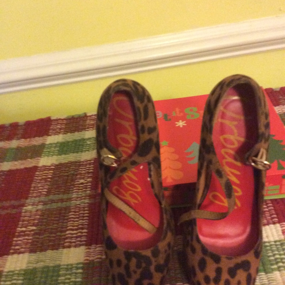 Urbanog women wedge heels